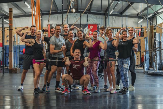 Deelnemers aan een weightlifting clinic